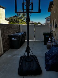 Adjustable basketball hoop
