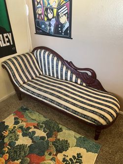 Antique Swan Fainting Chaise Lounge