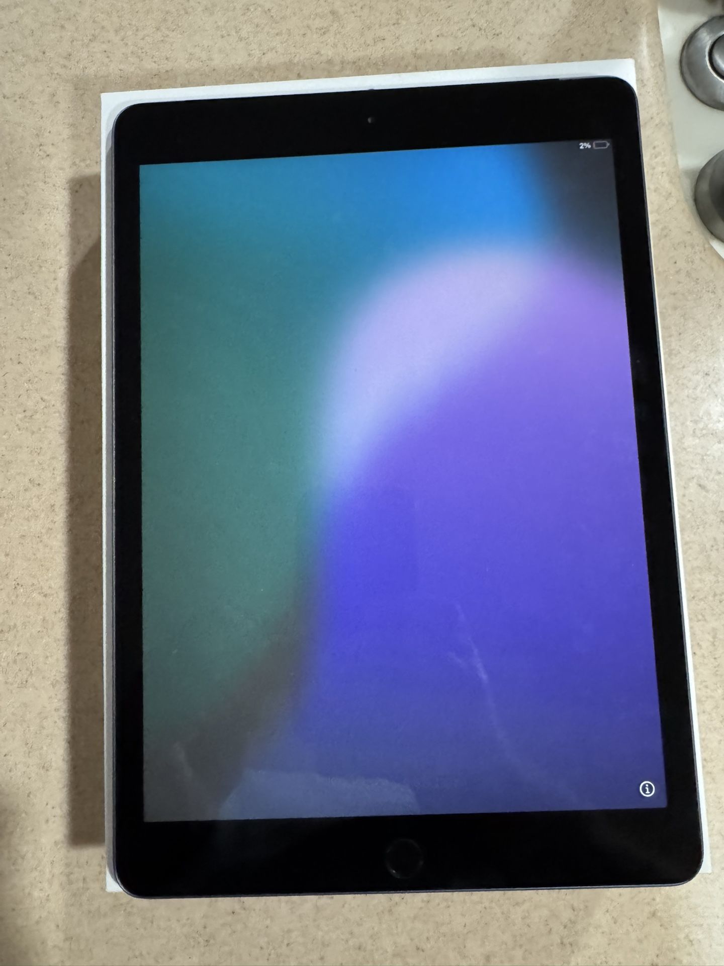 Apple iPad 8 10.2" 32GB Gray WiFi and Cellular Unlocked Excellent
