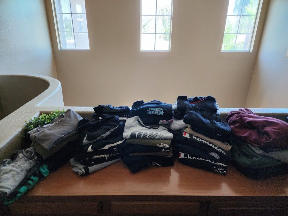 Over 60 MENS LARGE shirts / Hoodies