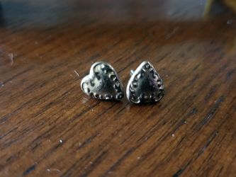 💗 Vintage-Style Silver Tone Puffy Heart Stud Earrings Textured Rustic Boho