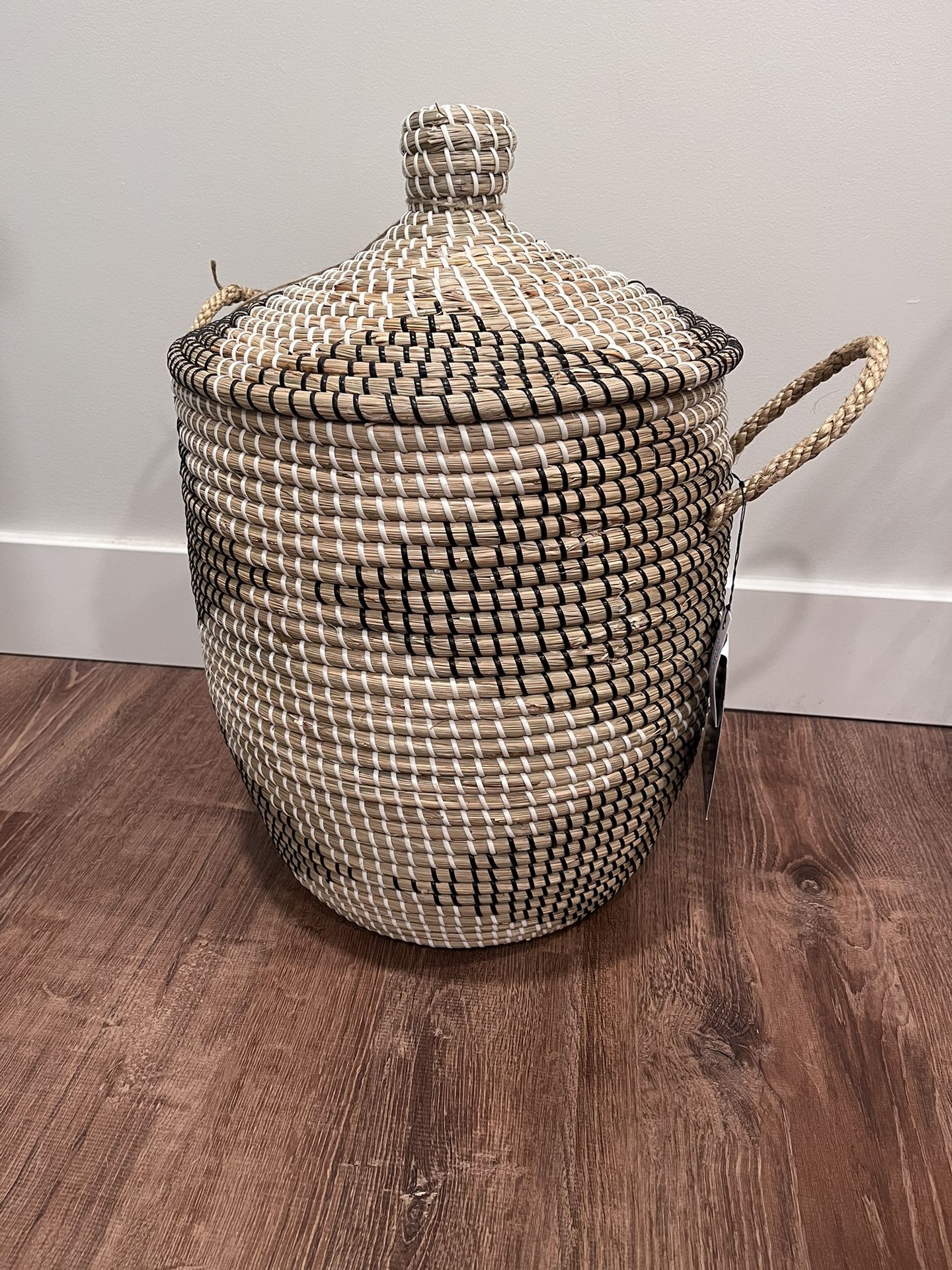 Medium Seagrass Woven Storage Basket Hamper - Serena & Lily Dupe