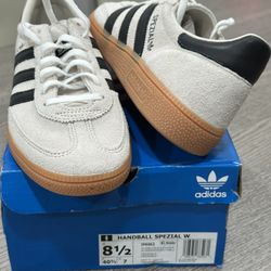 HANDBALL SPEZIAL W. ADIDAS . SIZE 8 1/2. For Women. $79. FINAL SALE.