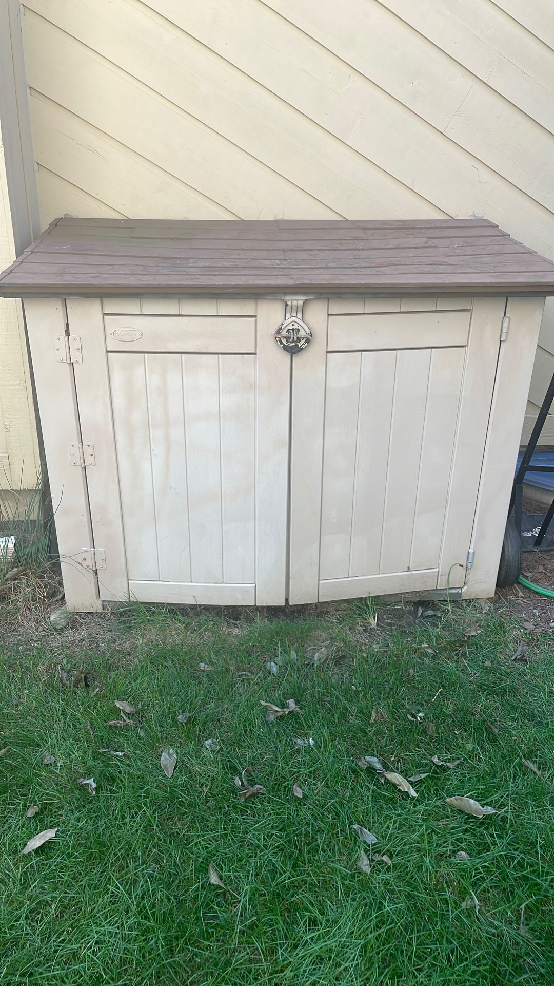 63” Wide X 32” Deep X 44” Tall Keter Shed Lid Hinge Broken