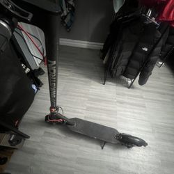 SCOOTER / RELIABLE ,FAST, GOOD FOR DISTANCES . CAN WORK WITH PRICE 