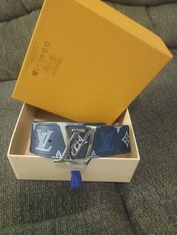 Louis Vuitton belt supreme
