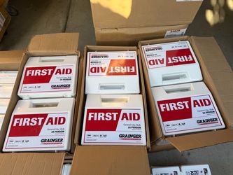100 cajas de first Aid emergency kit set for 25 person asking $7 each and i have 50 pieces small ones selling 3 for $10 thanks  Tengo 100 pieces las d