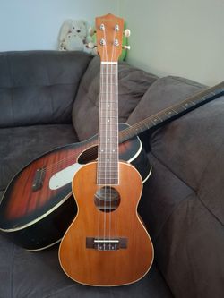 Mitchell MU-40C Concert Ukelele
