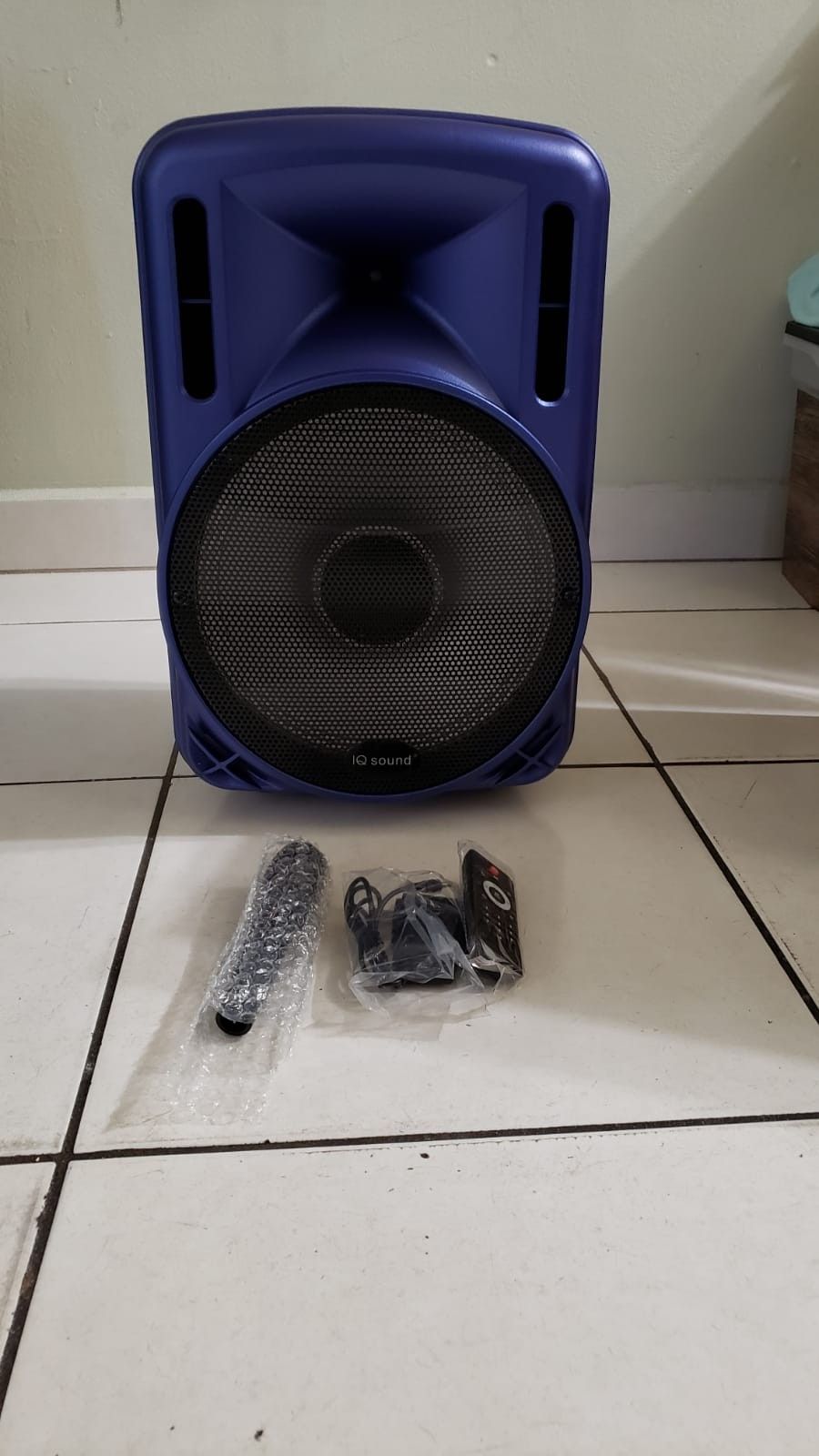 Speaker via bluetooth with microphone and lights