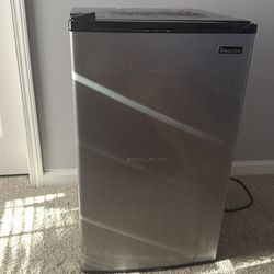Magic chef mini fridge