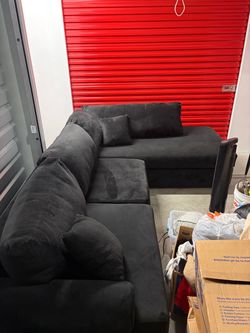 Black Sectional Couch w/ Chaise – Great Condition