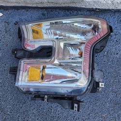 2015-2017 Ford F150 OEM Left Headlight Halogen Driver's Side Light