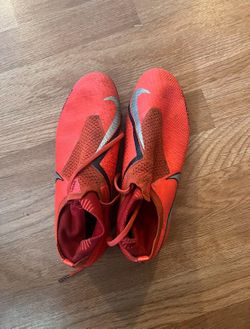 Size 8 NIKE PHANTOMS( Acc)