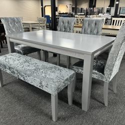 Dining Table Set.🚚WE DELIVER🚚