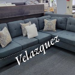 ✅️✅️2 pc Grey linen like fabric sectional sofa with chaise and nail head trim✅️