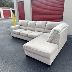 Comfy nice sectional couch🔥