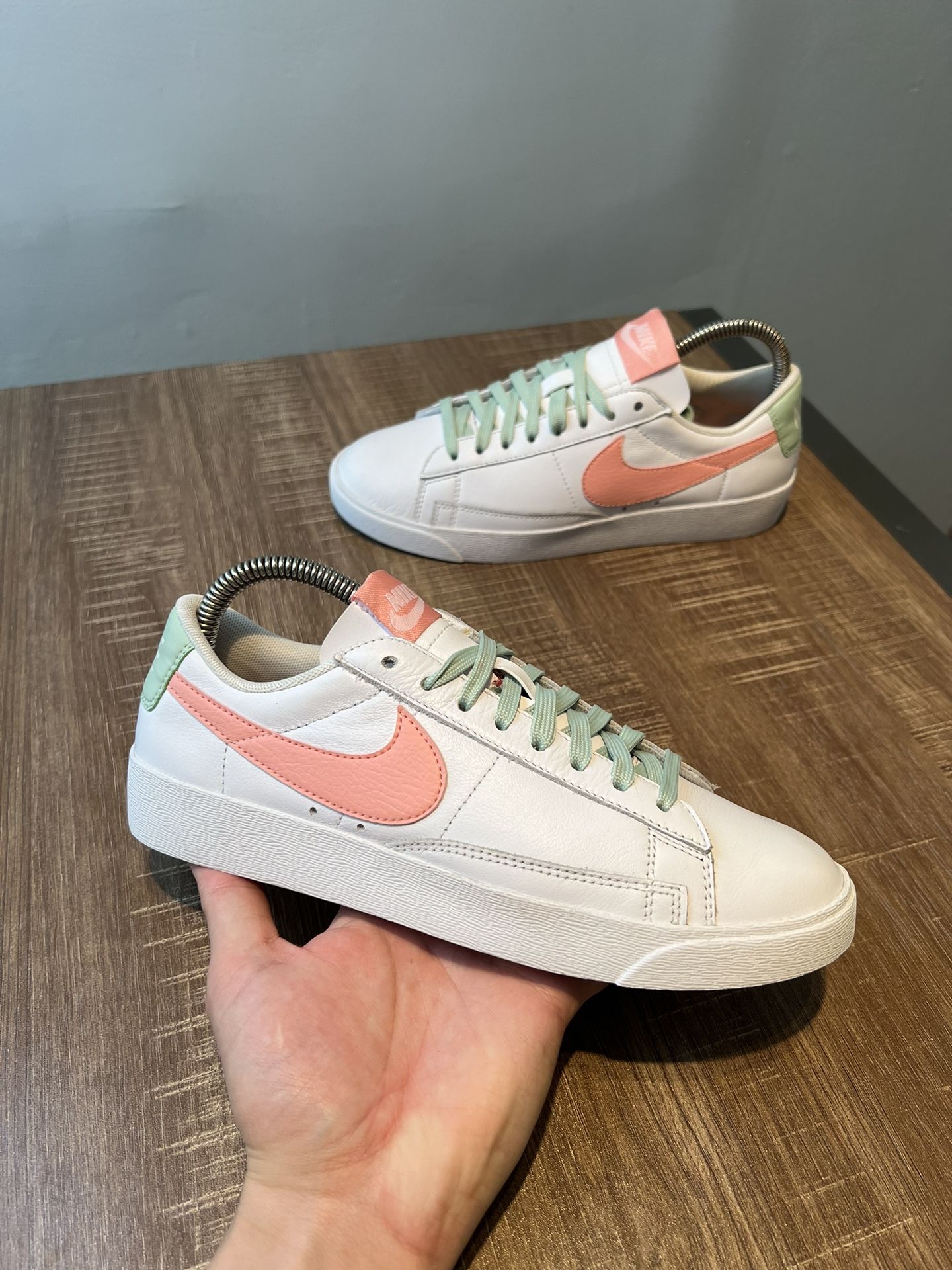 Size Nike Sample Blazer LE Low White Bleached Coral W Shoes Sneakers