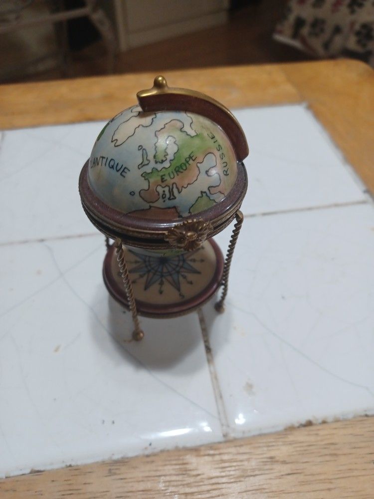 Limoges - Standing Globe w/ Bar Set