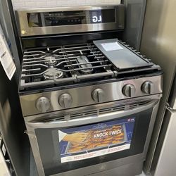 Black Stainless Steel 5.8 Cu. Ft. Smart WiFi Enabled True Convection InstaView Gas Range With AirFry