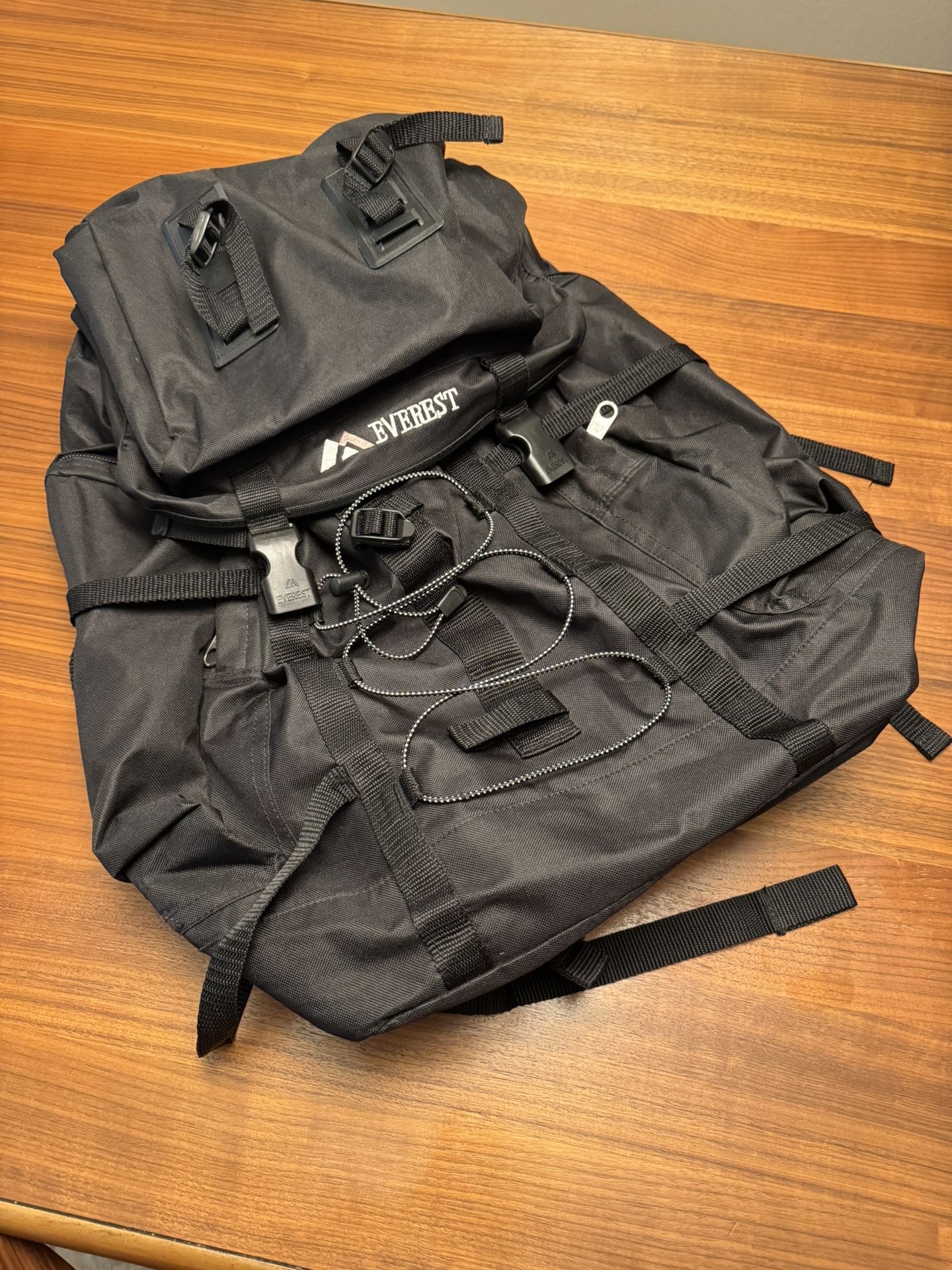 Everest Large Hiking Backpack for Travel, Camping or Outdoor Recreation Black