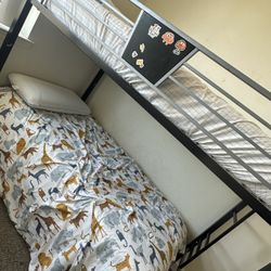 Twin bunk bed
