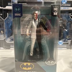 McFarlane DC Multiverse Two-Face (Digial Platinum) -