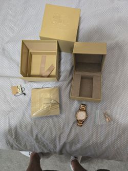 Authentic Burberry "The City" Rose Gold Stainless Steel Watch
Full Presentation Set – Includes Original Outer & Inner Boxes, Tag, Manual, & Extra Link