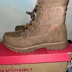 Size 12 Levi Winter boots 