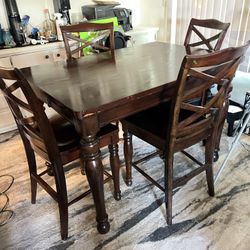 Countertop high dining room table 4 chairs, beautiful wood
