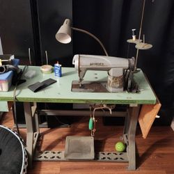 Vintage 1960's Singer 600 W1 Sewing Machine