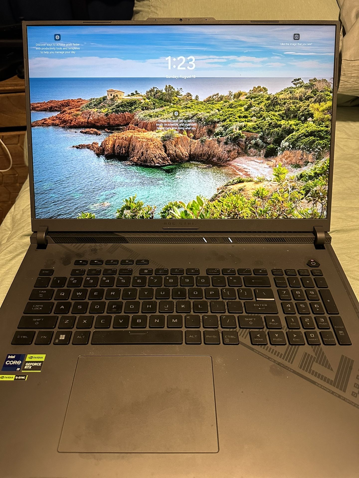 Asus Strix Laptop 19inch