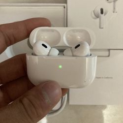Apple AirPods Pro 2nd Generation Usb-C - Like New!
