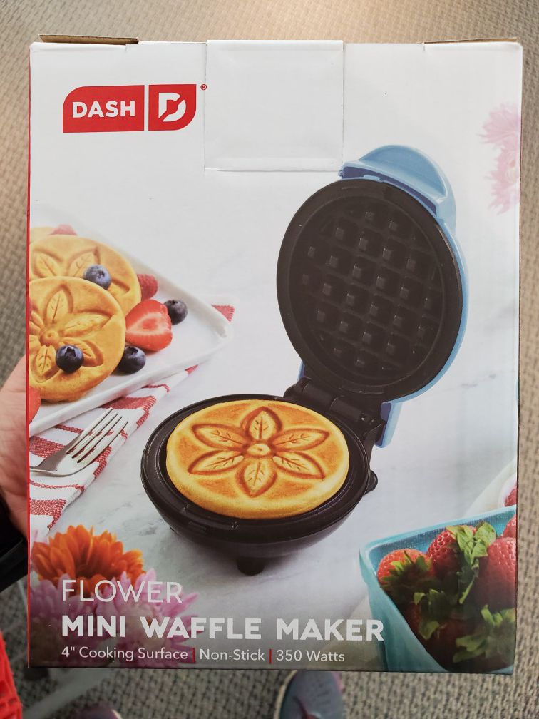 Mini waffle maker 4"