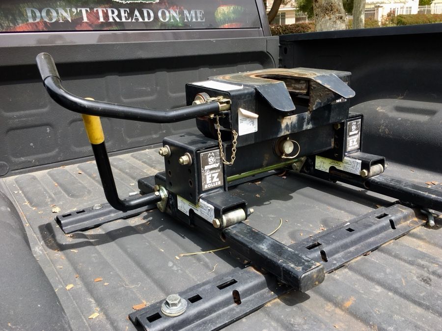 Husky 16K Adjustable EZ Roller Fifth Wheel Hitch