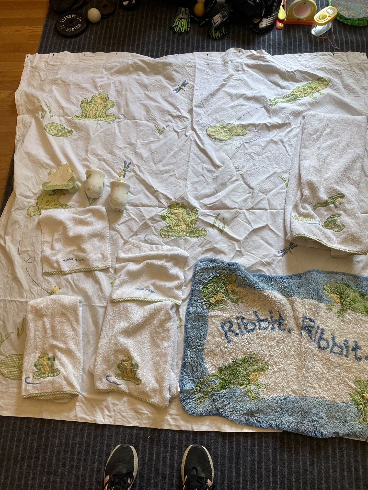 Pottery Barn Kids Frog Bathroom Set