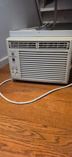 Frigidaire Air Conditioner 5,000 BTU Excellent Condition