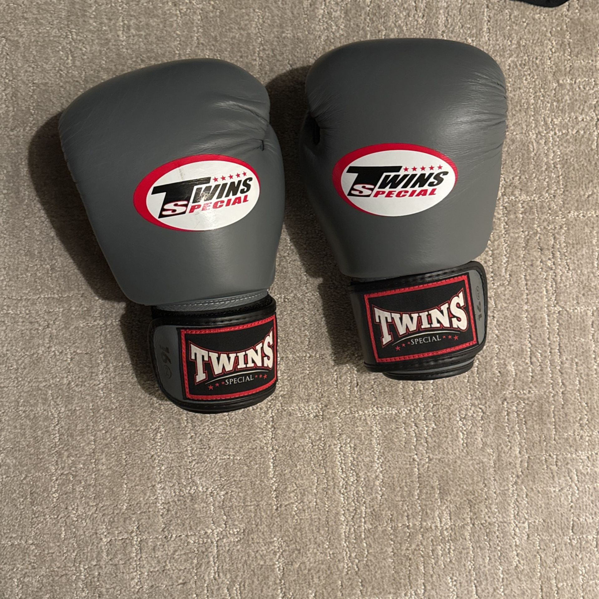 Twins Boxing Gloves 16 Oz