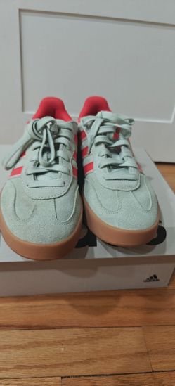 Addidas women's shoes size 7.5