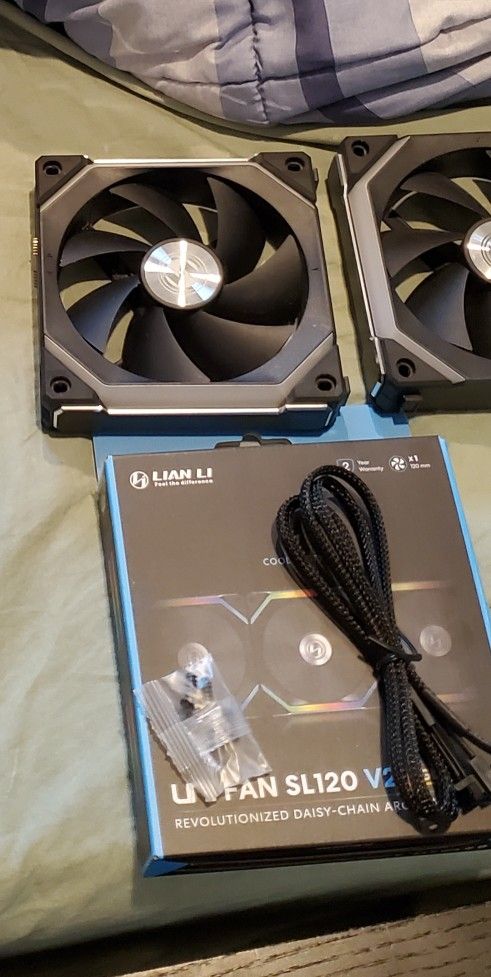 Lian Li Uni SL120 V2 RGB Daisy Chain Fans (SELLING AS $30 EACH)