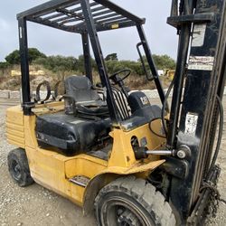 Cat 6000lb Forklift 