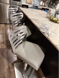 4 metal bar stools