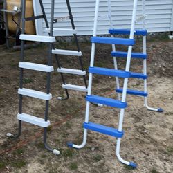 Pool ladders
