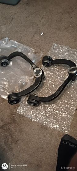 Front Upper Control Arm Set Ford / Lincoln