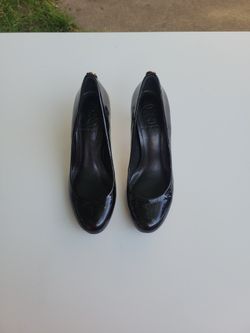 Tory Burch Black Patent Leather Closed Toe Pumps Heels Size 5 .5  Womens