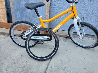Woom 3 Orange spare tire tread included