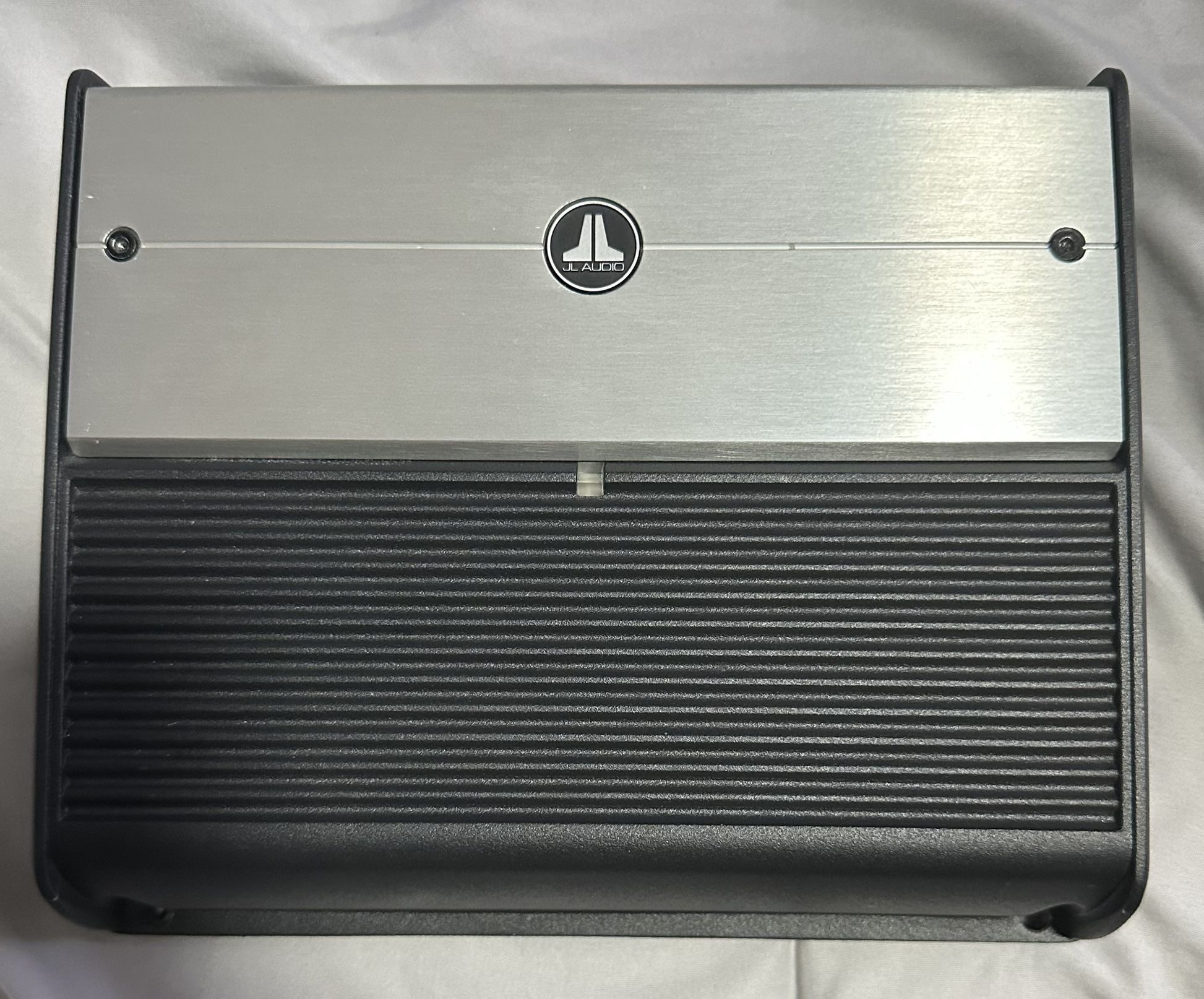 JL Audio XD600 1v2