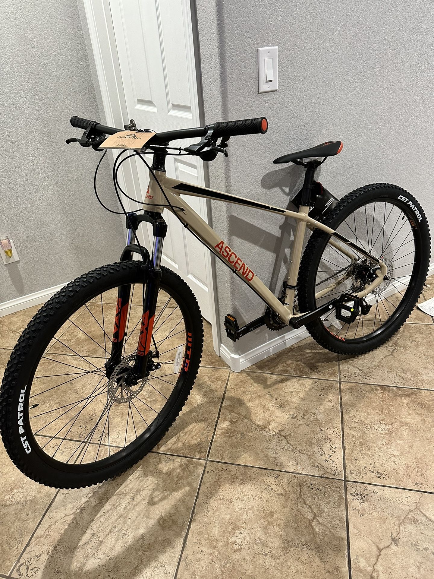 Ascend Zion Hardtail Mountain Bike Size: Medium 5’5”-5’10”