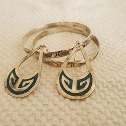 VINTAGE 2 STERLING SILVER BRACELETS AND 1 PAIR STERLING SILVER EARRINGS WITH TURQUOISE - 34GMS WEIGHT 