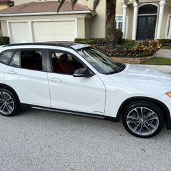 BMW X1 SPORT - RED INTERIOR