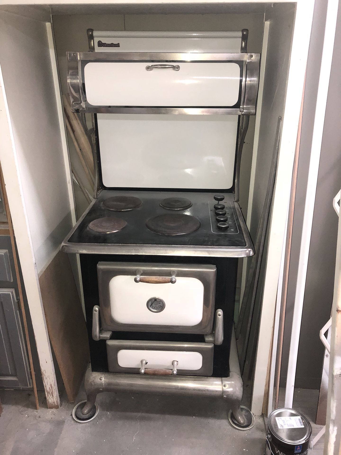 HEARTLAND ELECTRIC STOVE/OVEN MIDRL 8000